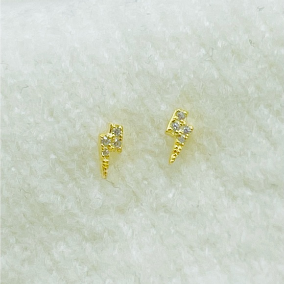 Tiny thunder bolt stu earrings, 925 sterling earrings, Small lightening stud - Picture 2 of 5